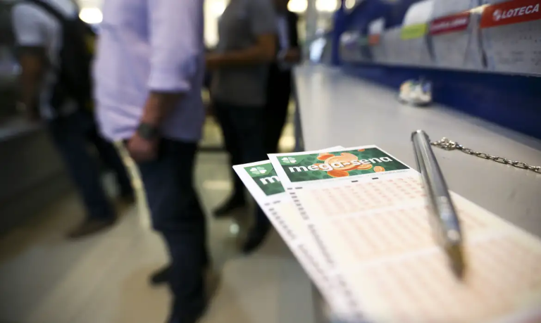 Mega-Sena 3045 acumula e premiação pode chegar a R$ 45 milhões na terça (18)