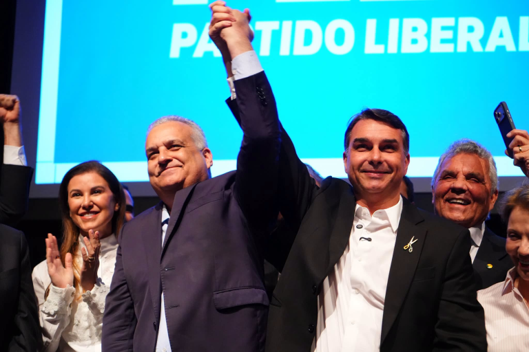 Flávio Bolsonaro sondou vereadora e definiu Gaspar como vice a menos de 24 horas de anúncio