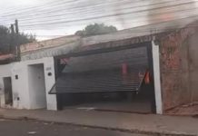 Incêndio destrói casa e faz teto desabar no bairro Santo Antônio, em Rio Preto