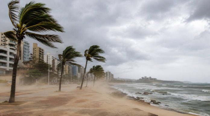 Inmet emite alerta de vendaval para SP, RJ e ES devido à formação de ciclone extratropical