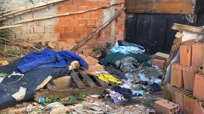 MISTÉRIO no Campos Elíseos: Corpo é encontrado dentro de casa com travesseiro no rosto