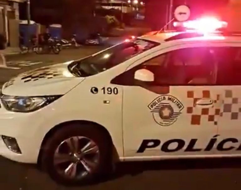 Homem morre e mulher fica ferida após serem esfaqueados em briga