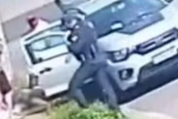 mulher atropelada pelo companheiro guaruja sofre fraturas