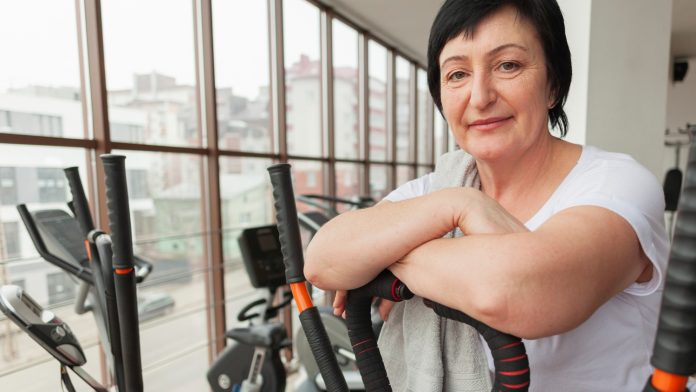 Mulheres 40+: como ajustar treino e alimentação para manter força e metabolismo
