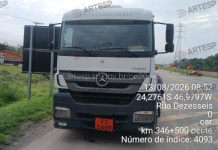 Carreta sofre pane e faixa de aceleração de rodovia em Peruíbe fica interditada em Peruíbe