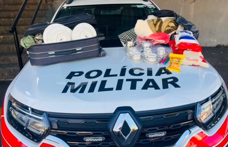 Homem é preso após ser flagrado dentro de residência furtando pertences em São José