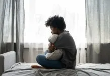 Solidão cresce na era digital e acende alerta para riscos à saúde mental e ao coração