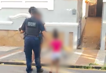 Jovem é encontrada vivendo em terminal de ônibus com os filhos após fugir de casa vítima de agressão doméstica