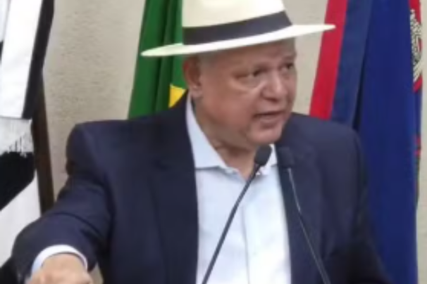 vereador Amarildo Carlos Simoni Lopes (PSD) realiza supostas falas homofobicas contra Jefferson Pécori (PT) durante sessão na camara de registro vale do ribeira em 17 de agosto