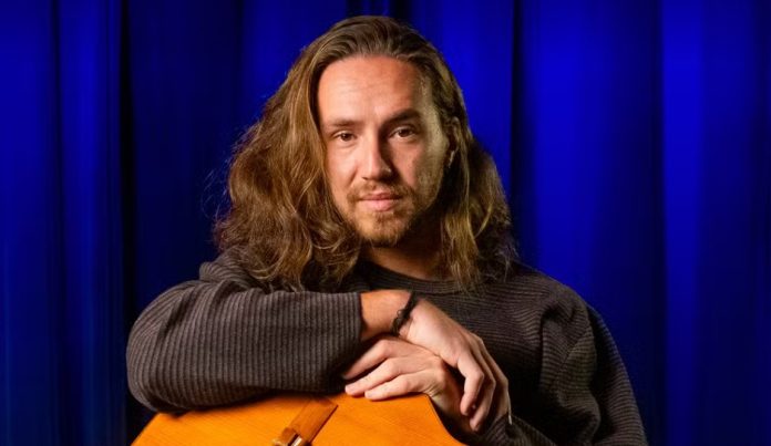 Vitor Kley recicla canções do próprio repertório e regrava hit do Barão Vermelho