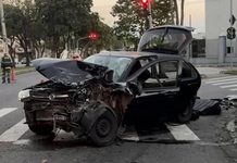 Acidente entre três veículos deixa feridos na Avenida Andrômeda, em São José
