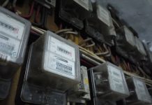 Adesivos em medidores podem atrapalhar leitura e mudar valor da conta de energia, alerta Energisa