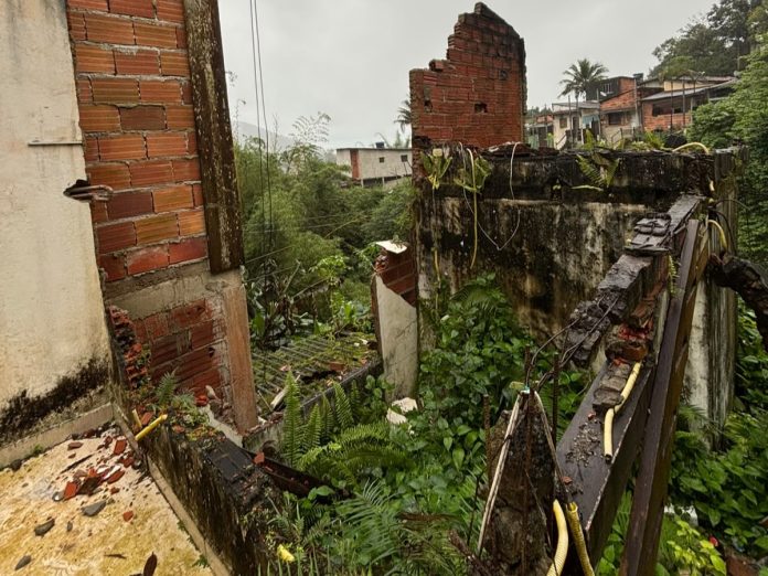 Casa interditada em São Sebastião
