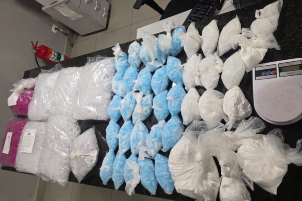 APREENSÃO COCAÍNA PG Polícia Militar apreende mais de 4 kg de cocaína em Praia Grande