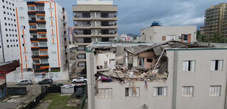 VÍDEO: Botijão de gás explode em prédio e duas idosas ficam feridas