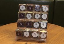 Moradora de São Vicente vendia brownies na rua e hoje tem cafeteria