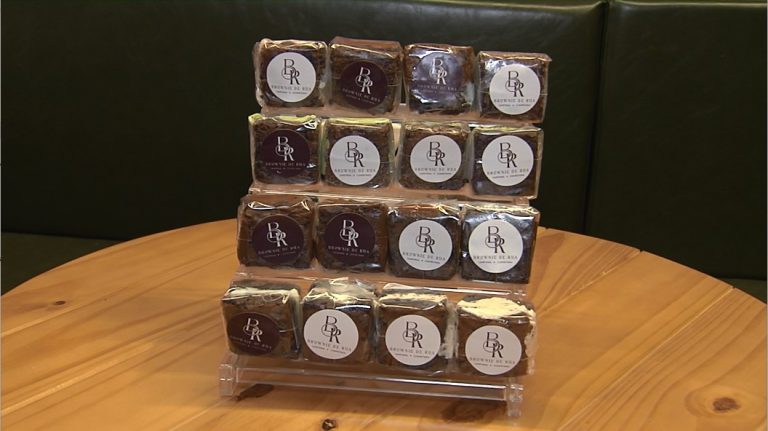 Moradora de São Vicente vendia brownies na rua e hoje tem cafeteria