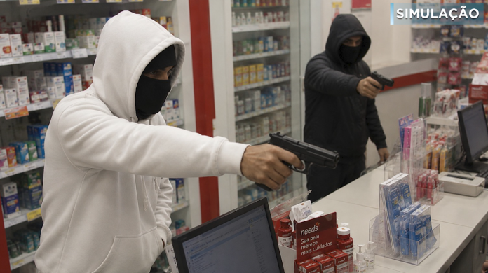 Farmácia é assaltada por criminosos armados e encapuzados em Sousas