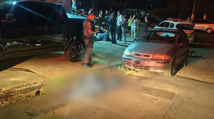 Homem é morto a tiros após sair de igreja Homem é morto a tiros após sair de igreja