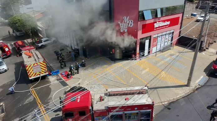 Incêndio atinge mercado próximo ao Parque Ecológico de Indaiatuba