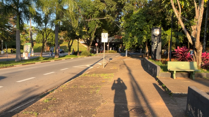 Motociclista armado rouba relógio de luxo avaliado em R$ 200 mil em Campinas Motociclista armado rouba relógio de luxo avaliado em R$ 200 mil em Campinas