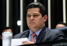 Alcolumbre cita dinheiro para ‘Dark Horse’ para responder à pressão por impeachment de Moraes