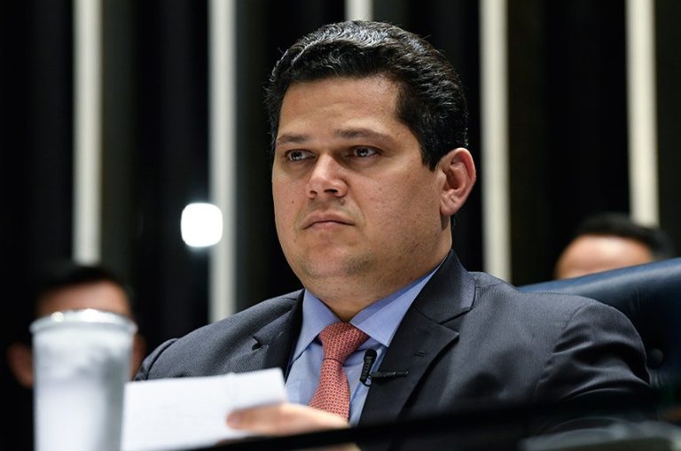 Alcolumbre cita dinheiro para ‘Dark Horse’ para responder à pressão por impeachment de Moraes