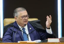 Dino e Zanin votam para unir julgamentos de Moraes e Mendonça