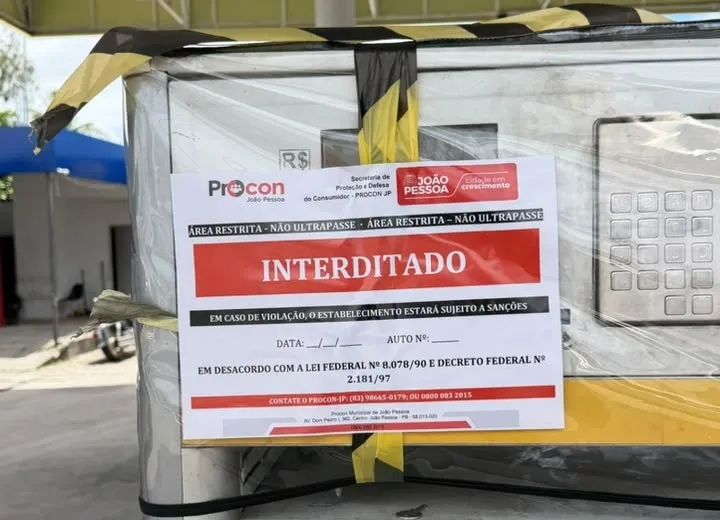 Posto é autuado após Procon encontrar diferença na medição de gasolina em João Pessoa