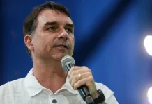 Alcolumbre e Moraes buscam autoproteção, diz Flávio Bolsonaro durante campanha