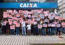 Greve de empregados da Caixa continua na Baixada Santista