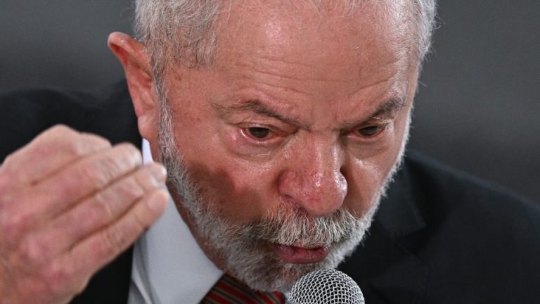 Cargo não pode ser usado para benefício pessoal em nome da democracia, diz Lula sem citar Moraes