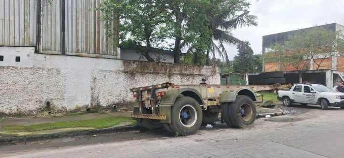 Operação Via Limpa remove mais de 300 veículos abandonados em Guarujá
