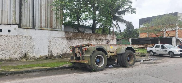 Operação Via Limpa remove mais de 300 veículos abandonados em Guarujá
