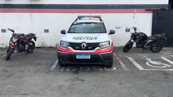 Suspeitos de roubos de motos invadem casas e pulam pelos muros para fugirem da Polícia no Satélite Íris em Campinas