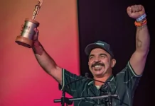 Rodrigo Koxa vence “Oscar” das ondas e faz carreata em Guarujá em comemoração; VEJA VÍDEO