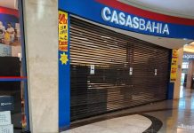 Demitidos das Casas Bahia não conseguem receber rescisão, FGTS e seguro-desemprego, diz entidade