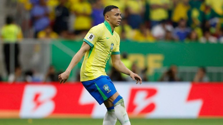 Ancelotti convoca Vanderson para substituir Wesley, cortado por lesão