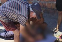 Acidente entre carro e moto deixa homem ferido e provoca protesto no Portal do Sol, em João Pessoa; veja vídeo