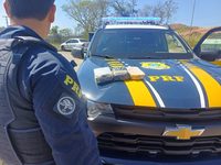 PRF prende homem com mais de 3 kg de drogas escondidas em carro em Jacareí