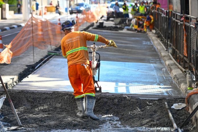Obras do pavimento rígido do BRT avançam em duas frentes no Centro de Campinas