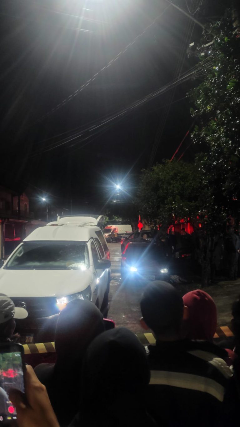 Homem é encontrado morto a tiros dentro de carro em São José