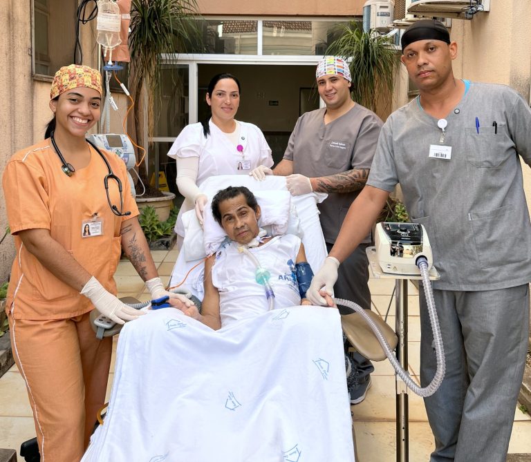 Passeio terapêutico renova o sorriso e a esperança de paciente na UTI da Santa Casa