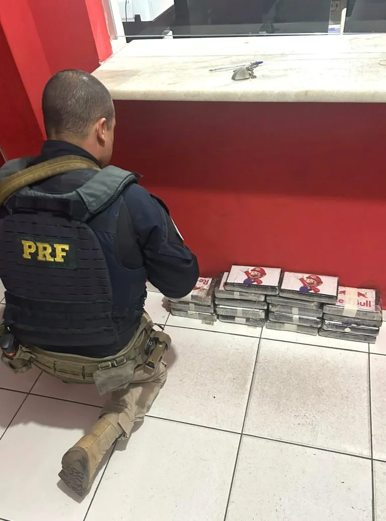 Casal é preso com quase 20 kg de cocaína na Via Dutra, em Cruzeiro