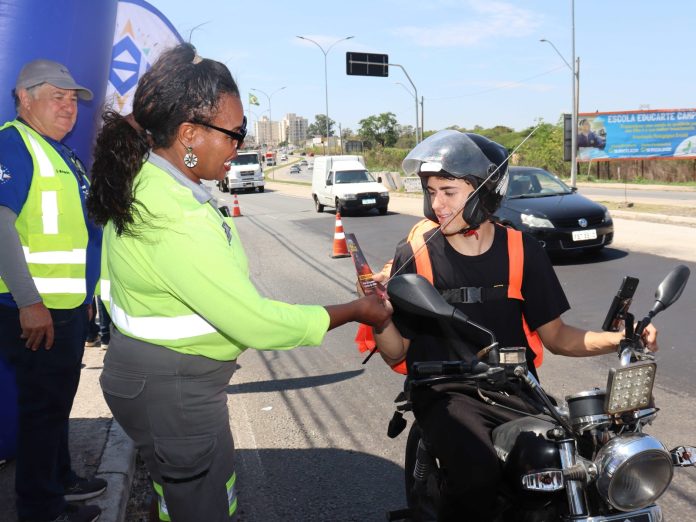 Motociclistas ganharão antenas corta-pipa em blitz educativa nesta sexta-feira, 18