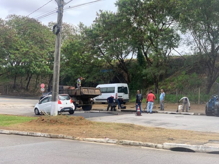 Prefeitura instala lombada em trecho onde menino de 11 anos morreu atropelado por carreta em Taubaté