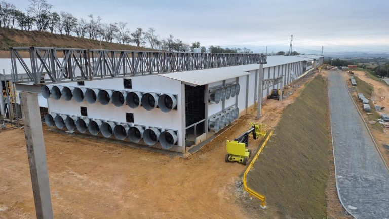 Empresa anuncia abertura de 120 vagas de emprego com expansão de granja em Lorena