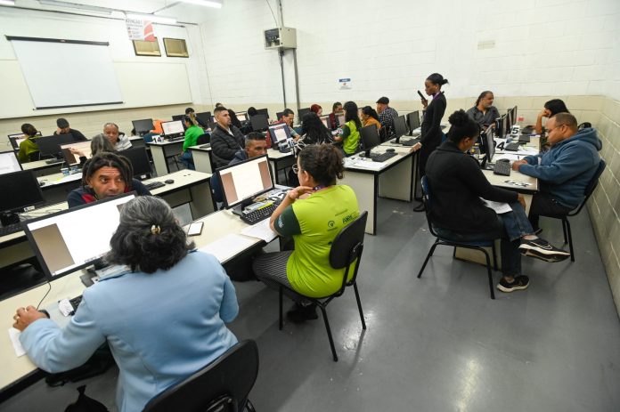 Campinas realiza Feirão de Emprego com 1,6 mil vagas de 30 empresas na terça, 22/09