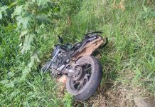 Motocicleta furtada é recuperada pela GCM em córrego de Pindamonhangaba