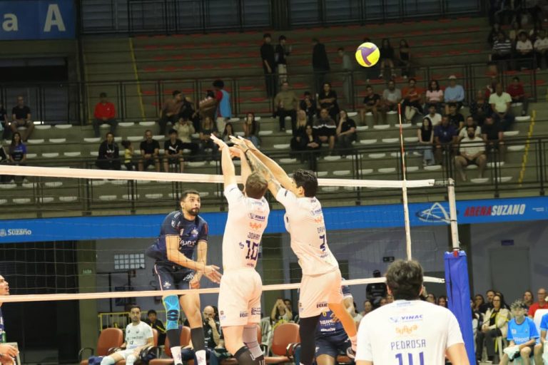 São José vence Suzano por 3 a 0 e ganha força no Paulista de vôlei